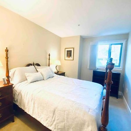 Amazing Location 2 Bedroom Minutes From Downtown วิกตอเรีย ภายนอก รูปภาพ