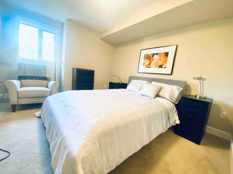 Amazing Location 2 Bedroom Minutes From Downtown วิกตอเรีย ภายนอก รูปภาพ