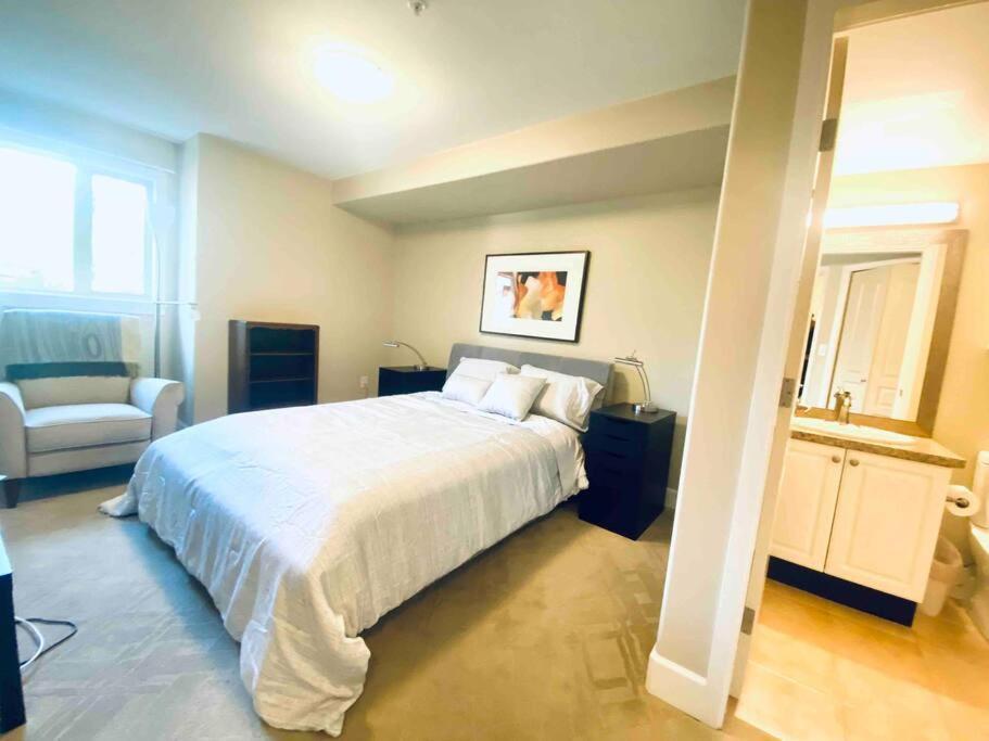 Amazing Location 2 Bedroom Minutes From Downtown วิกตอเรีย ภายนอก รูปภาพ