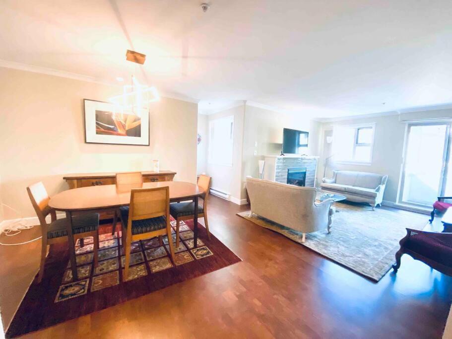 Amazing Location 2 Bedroom Minutes From Downtown วิกตอเรีย ภายนอก รูปภาพ
