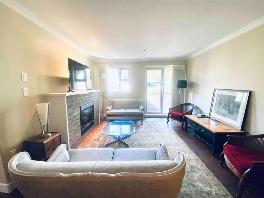 Amazing Location 2 Bedroom Minutes From Downtown วิกตอเรีย ภายนอก รูปภาพ