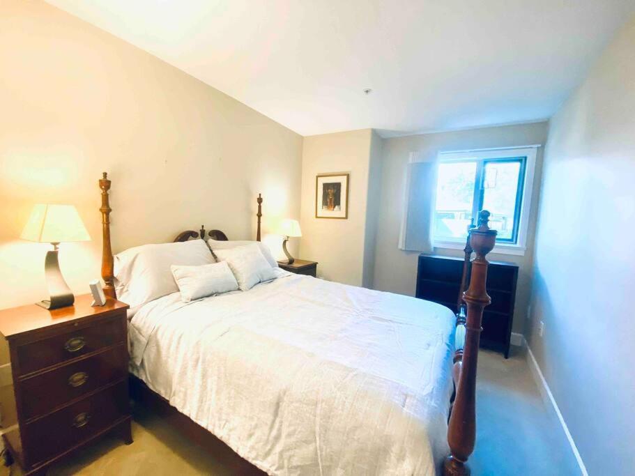 Amazing Location 2 Bedroom Minutes From Downtown วิกตอเรีย ภายนอก รูปภาพ